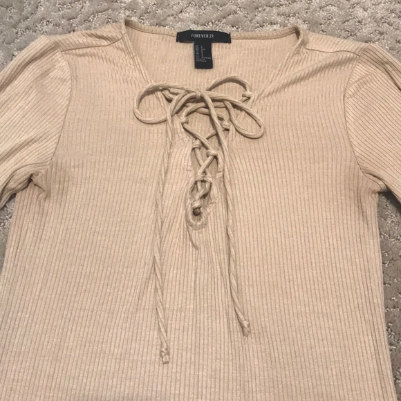 Forever 21 Top ✨ - Picture 2 of 4